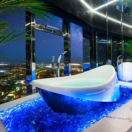 30Th+ Floor Apartments In Sky Tower 브로츠와프 외부 사진