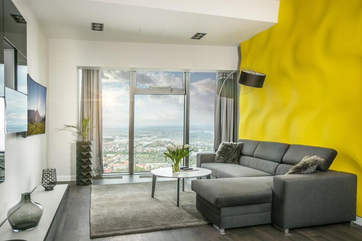 30Th+ Floor Apartments In Sky Tower 브로츠와프 외부 사진