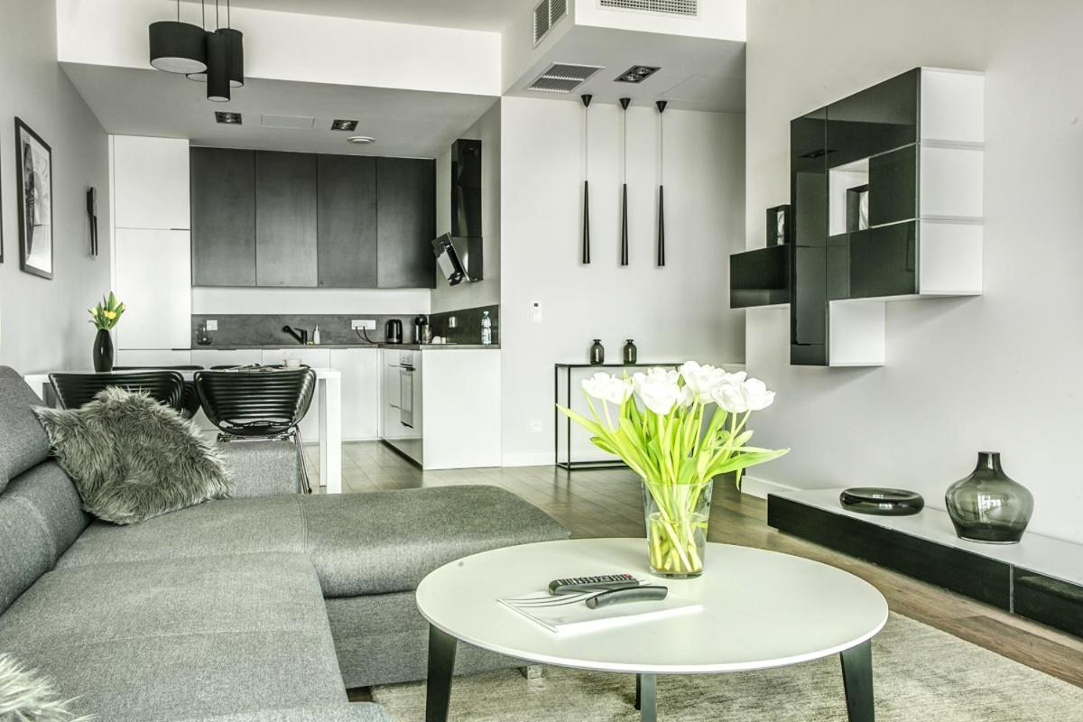 30Th+ Floor Apartments In Sky Tower 브로츠와프 외부 사진