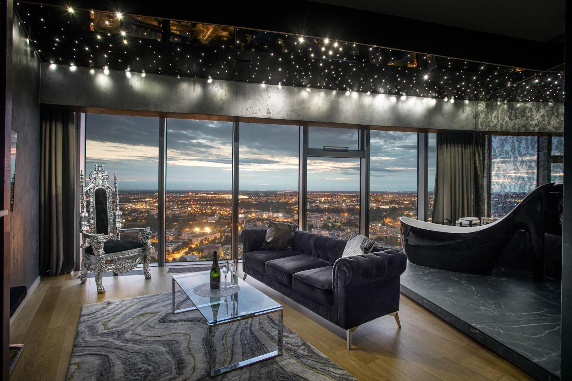 30Th+ Floor Apartments In Sky Tower 브로츠와프 외부 사진